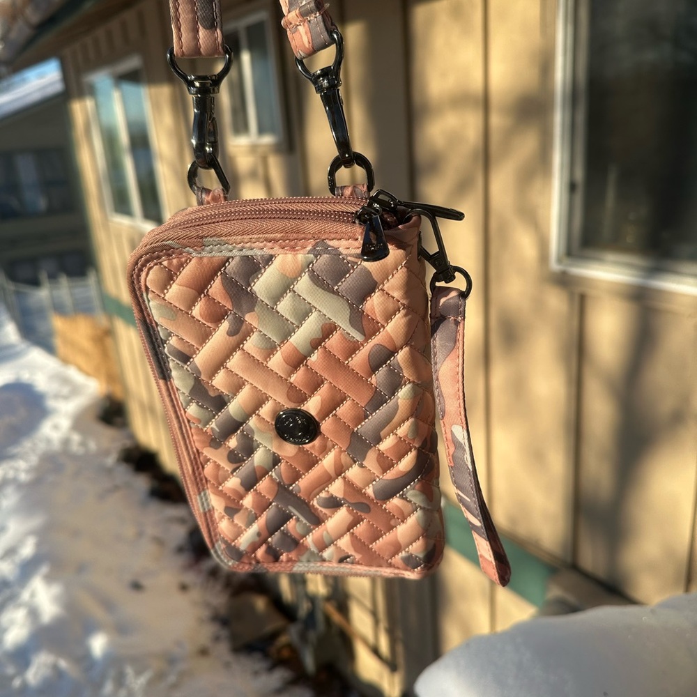 Lug Quickstep Convertible Wallet - Quilted Pink Camo - Picture 7 of 10